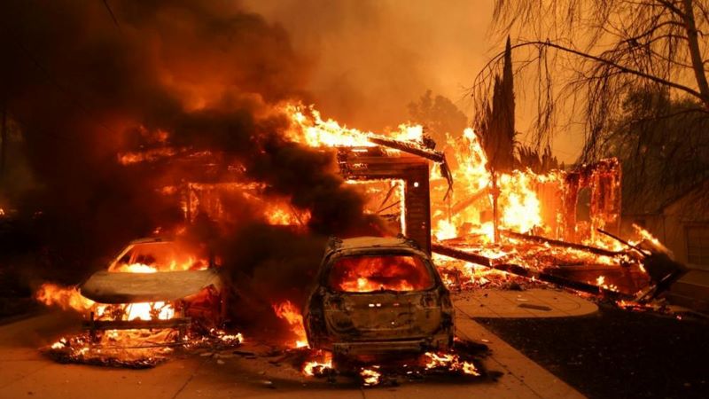 লস অ্যাঞ্জেলেসে দাবানল দ্রুত ছড়াচ্ছে চারপাশে, পাঁচজনের মৃত্যু